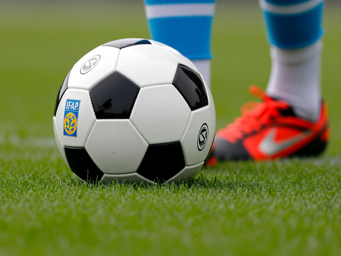 九游官网入口-五大联赛是否调整中卫横移范围增加防守覆盖半径，中卫球员  第2张